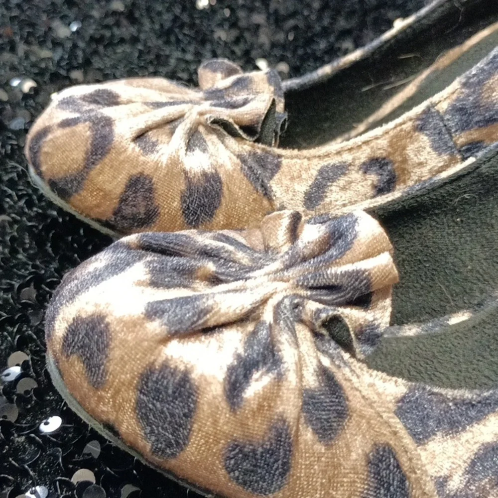 Velvet Leopard Print Pumps Tan Black Round Toe Ruffle